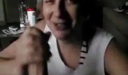بلوند ناز کمی عکس حشری کننده سکسی کار می کند الاغ او