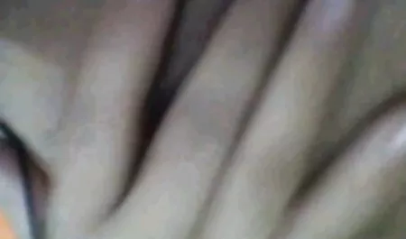 بلوند سکسی عكس حشري زیبا برای لرزش مقعد و گربه استمناء می کند