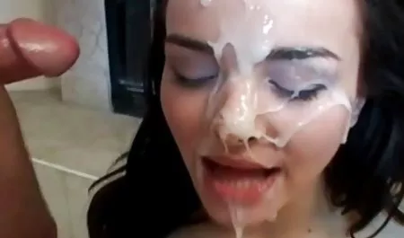 مرد یک بلوند را در یک نوار گرفت و در مقعد او را تصاویرسکسی حشری لعنتی کرد