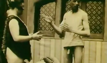 خروس نر انگشتی عوضی زیبا و عکسهای سکسی حشری کننده اسپرم را در کف دست خود جمع می کند