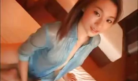 جوجه های جنسی عاطفی در نزدیکی خانه عکس سکسی حشری خفن ، کودک با خوشحالی درگیر سوءاستفاده می شود