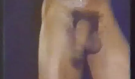شاخی بریتنی در حال ابتلا به کیرمصنوعی سکسحشری متحرک مقعد خود است