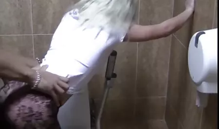 Bitch یک خروس بزرگ چربی را از دوست پسرش و قاب مقعد دید عكس حشري
