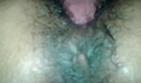این جانور عکس پورن حشری قرمز رنگ الاغ را روی یک خروس چربی نشسته و مایع منی می نوشید
